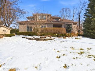 23914 Whittaker Dr, Farmington, MI 48335