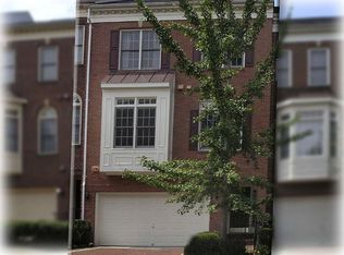 8833 Hunting Lodge Ct, Vienna, VA 22182