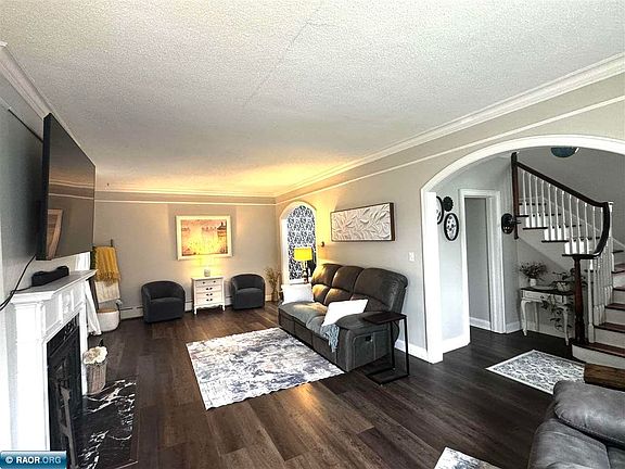 3rd image of 624 Jones St