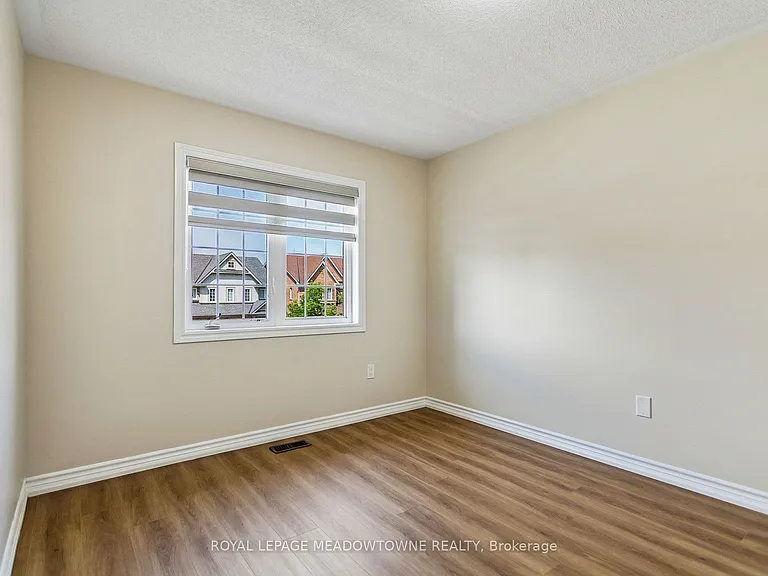 15 Learmont Ave #UPPER — Photo 33