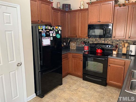 3rd image of 1106 Castle Pines Dr