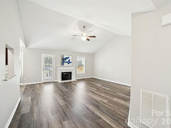 3rd image of 104 Candace Ct