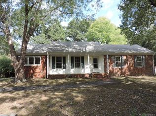 11916 Deerhurst Dr, Midlothian, VA 23113