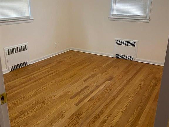 4th image of 176 Uniondale Ave #1