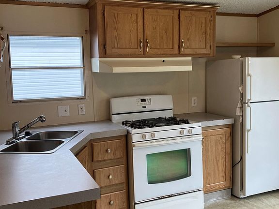 4th image of 2120 S Riverside Dr #4