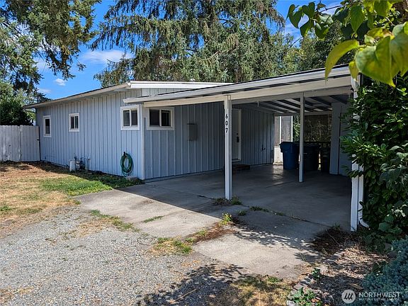 5th image of 607 5th Street NE