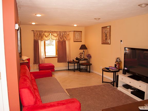 2nd image of 28 Sagebrush Ln