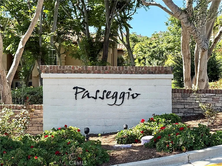 17 Lucente Ln — Photo 1