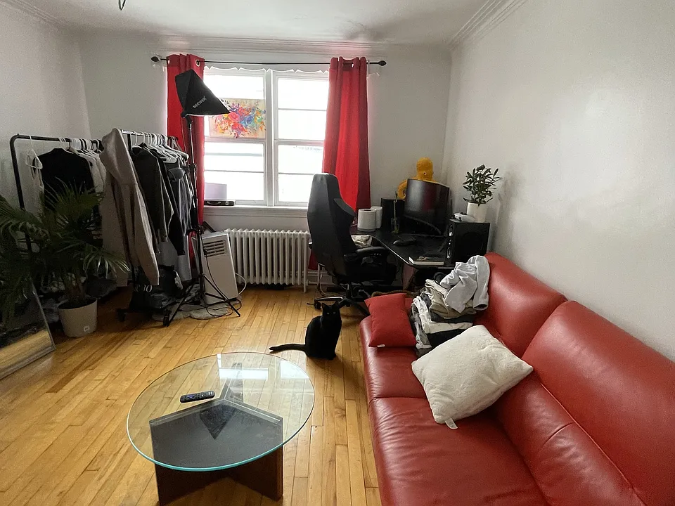 600 Laurier Ave W #17