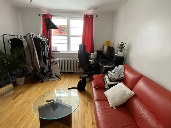 600 Laurier Ave W, Ottawa, ON