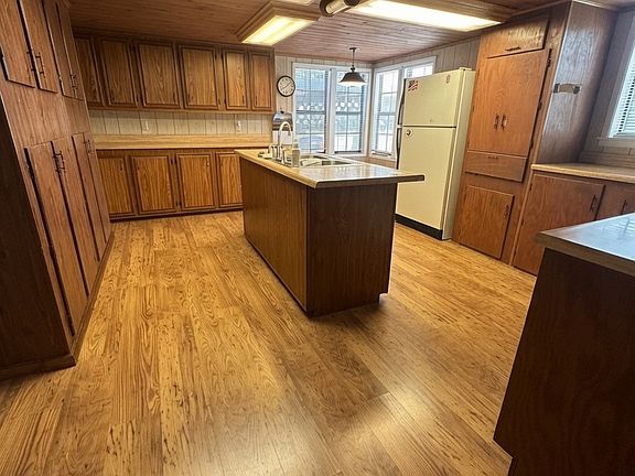 4th image of 9014 5th St