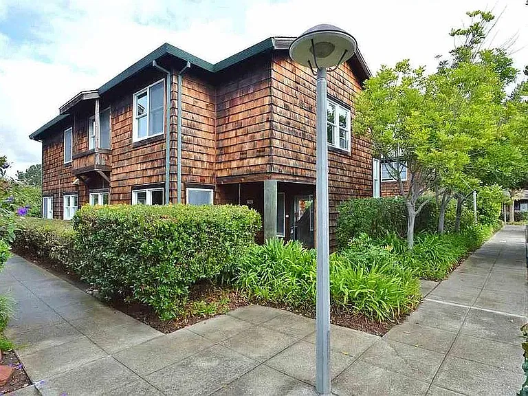 552 Centre Ct — Photo 14