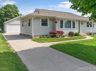 1049 Den Hertog St SW, Wyoming, MI 49509