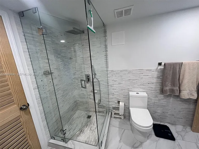 1390 Ocean Dr #101 — Photo 24
