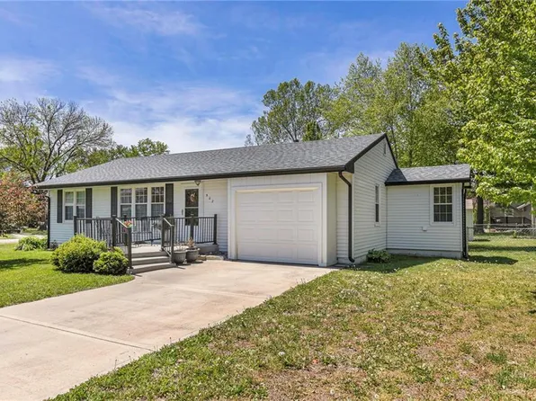 502 N 4th St, Lacygne, KS 66040