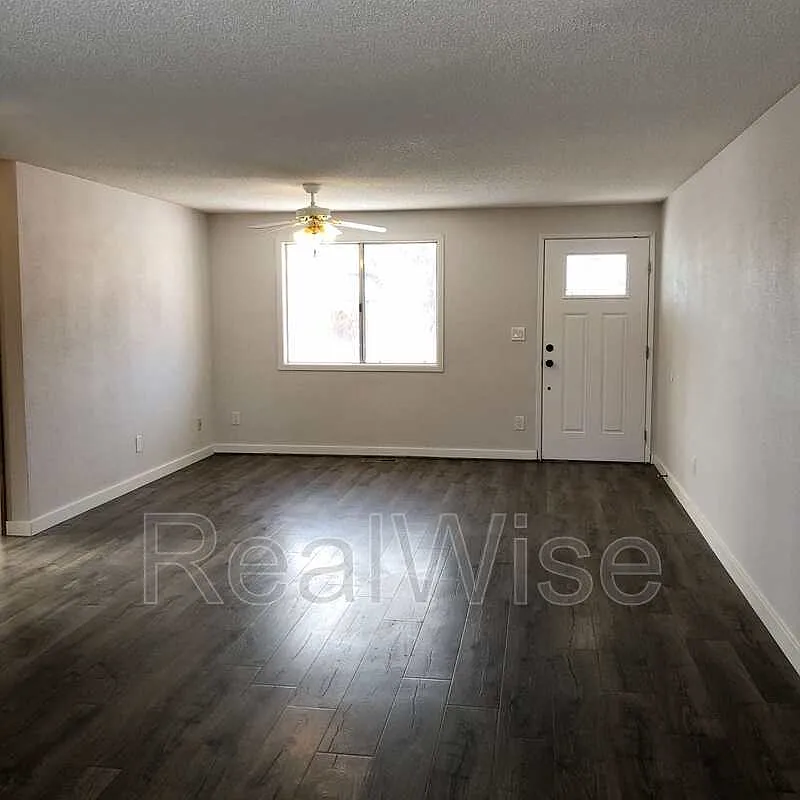 2 bed, 1.0 bath, 967 sqft, $1,650 — Photo 2