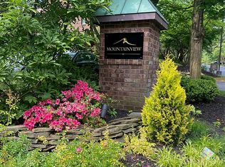 909 Mountainview Dr, Chesterbrook, PA 19087