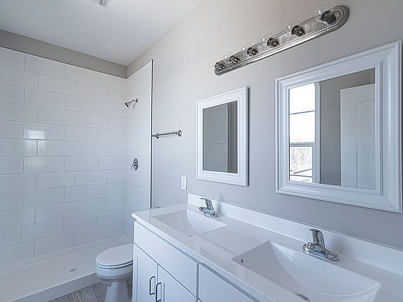 Inspiration 2064 - Master Bathroom