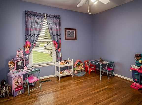 3rd image of 4625 Meadow Cir