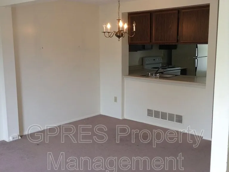 317 Garden Hill Dr — Photo 3