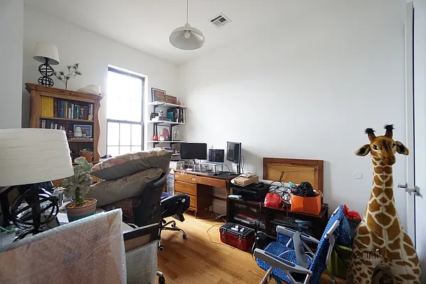 Rented by Rennit Inc. | media 8