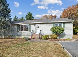 7 Oak Dr, Randolph, NJ 07869