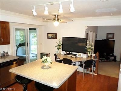 3rd image of 27990 Hilliard Blvd