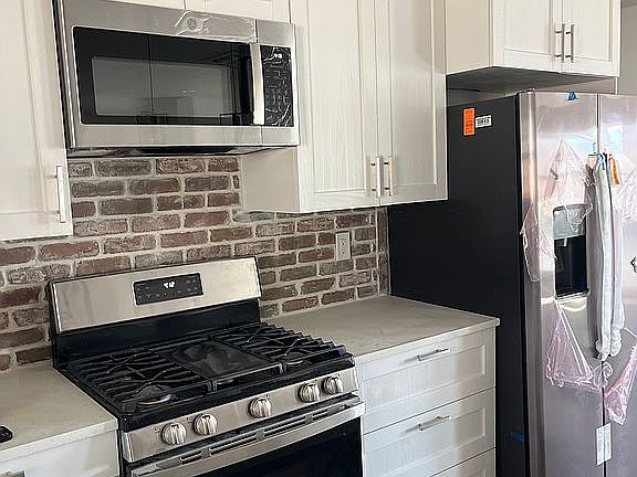 5th image of 252 6th St