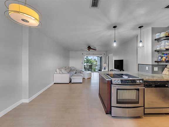 5th image of 1535 SE 15TH Street #305