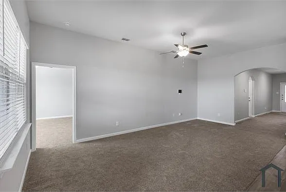 4 bed, 2006 sqft, $3,000 — Photo 2