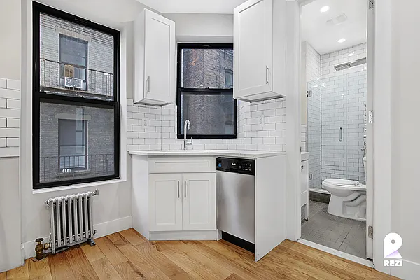 Rented by REZI | media 10