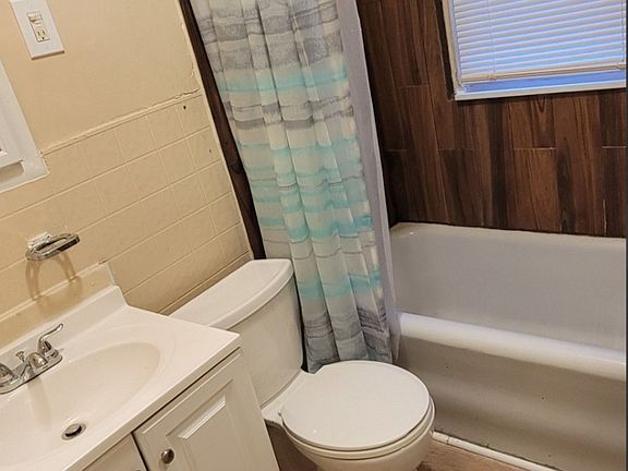 4th image of 5241 Oxford Ave #2R