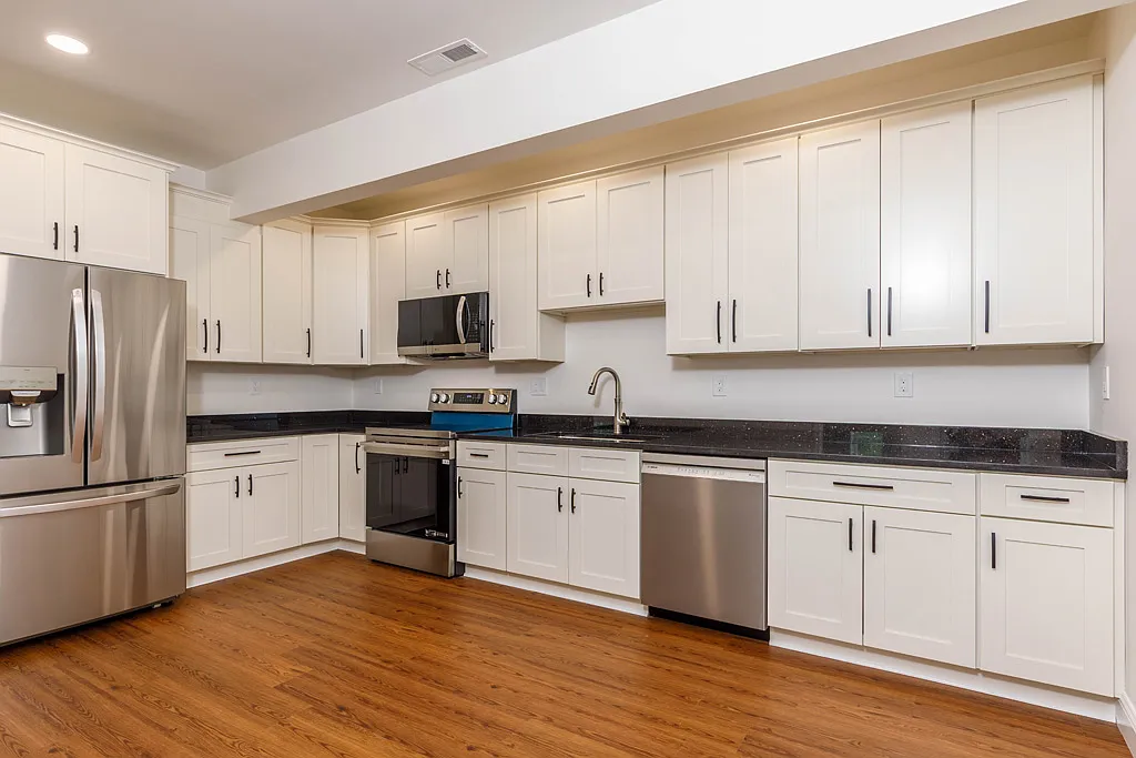 2 bed, 910 sqft, $2,495 — Photo 1