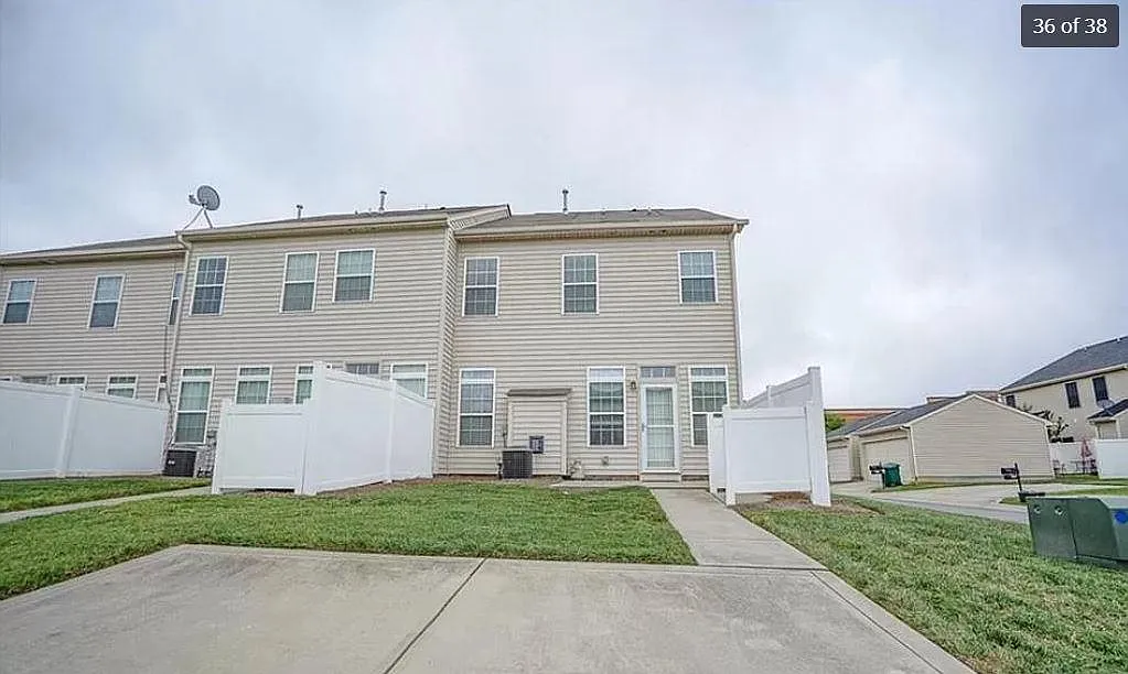 3 bed, 2.5 bath, 1891 sqft, $1,950 — Photo 3