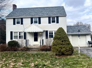 4989 Long Acre Dr, Syracuse, NY 13215