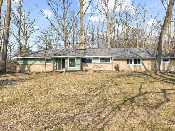 20340 N Greenway St, Southfield, MI 48076