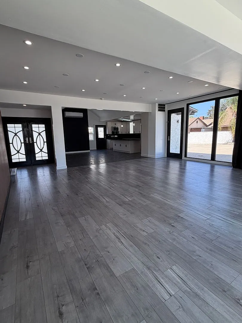 9040 Wildwood Ave — Photo 4