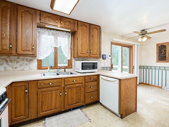 4th image of 293 Lois Dr