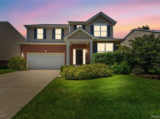 28547 Oakmonte Cir E, New Hudson, MI 48165