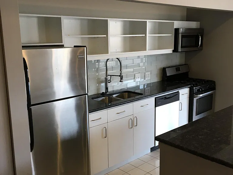 1855 N Oakley Ave #C — Photo 3