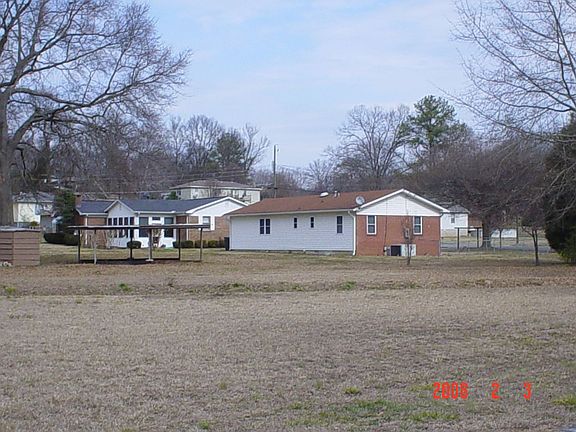 2nd image of 1620 Dogwood Dr
