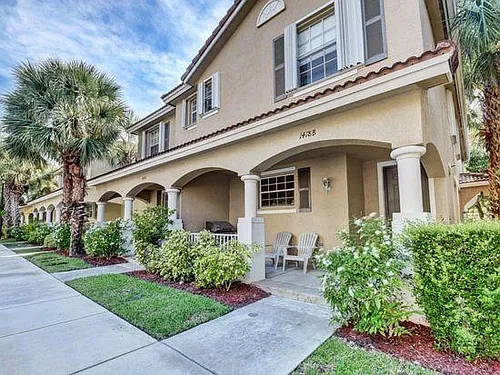 1418 W Wickham Cir #B Photo 1
