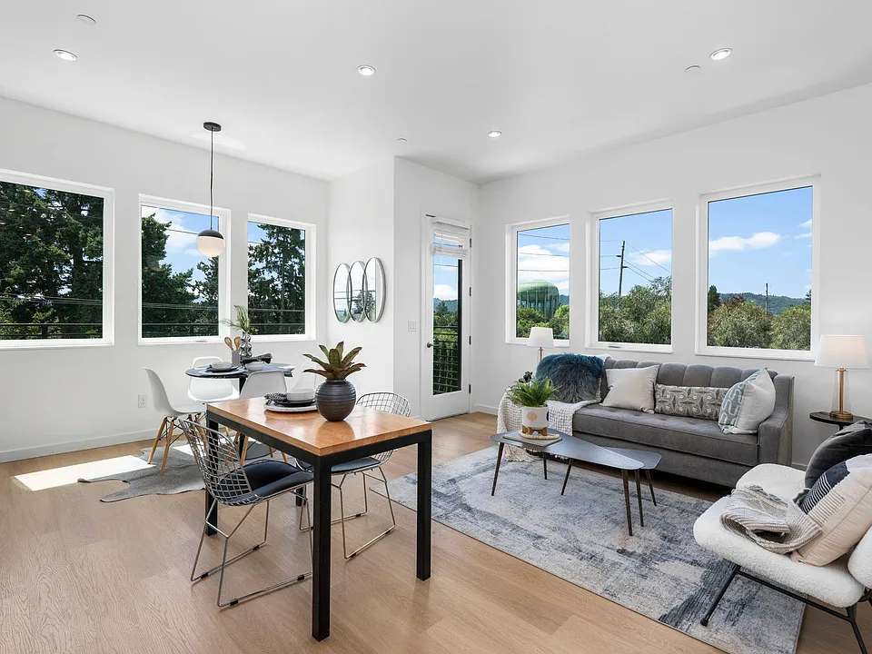 Expansive natural light