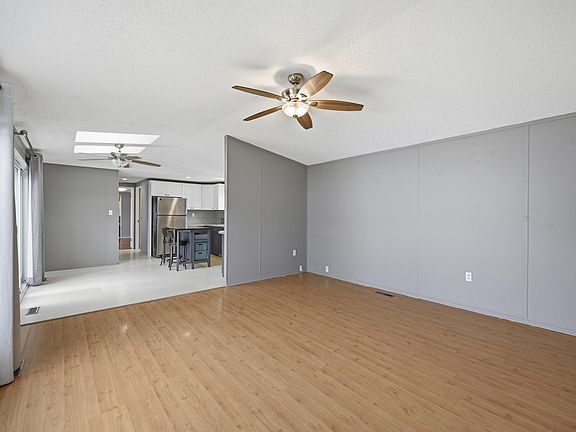 4th image of 106 Springfield Cres