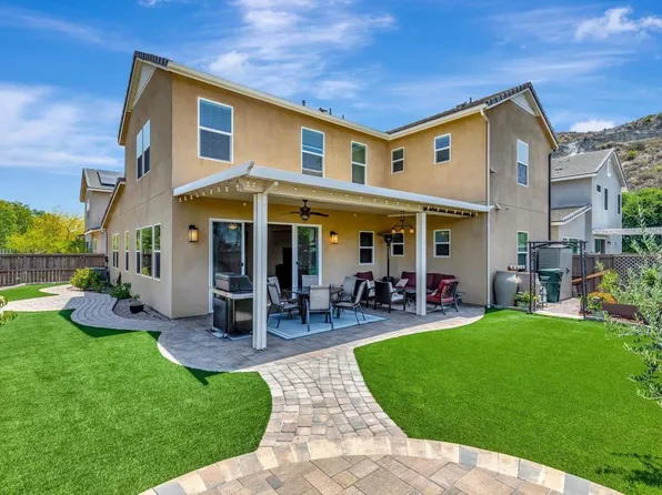 2661 Overlook Point Dr, Escondido, CA 92029