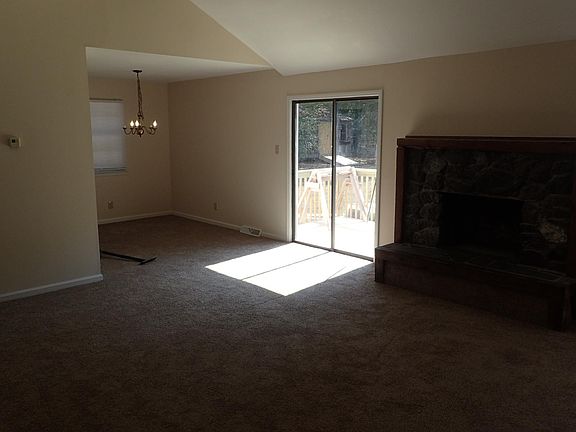 3rd image of 4725 Country Oaks Dr