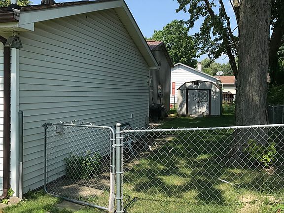 4th image of 555 W Franklin St