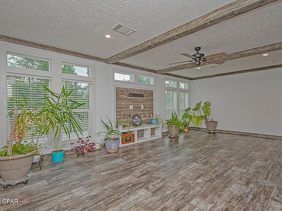 3rd image of 2504 Mildred Ln