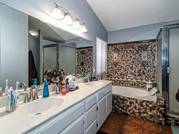 5th image of 12526 Lucero Dr