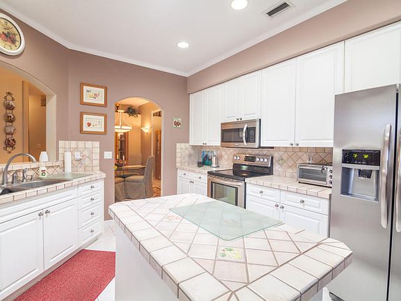 3rd image of 4784 Parkstone Dr